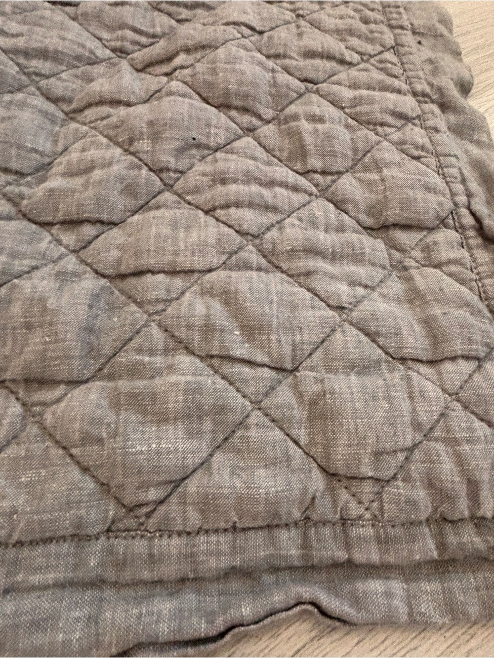 POTTERY BARN One Gray Linen Belgian Flax Diamond Quilted Standard Pillow Sham - Picture 4 of 8